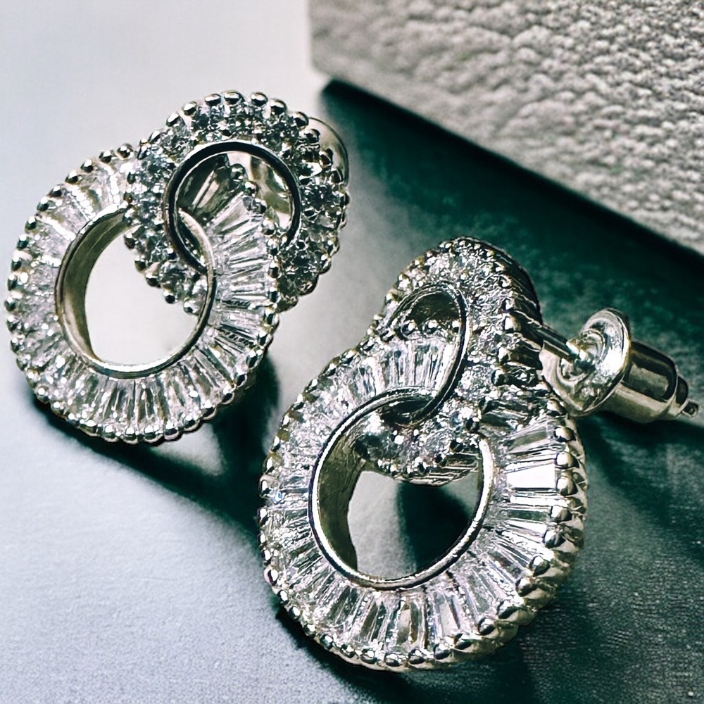 NEW Silver Double Locked Interlocking Circles Diamonte Crystal Earrings
